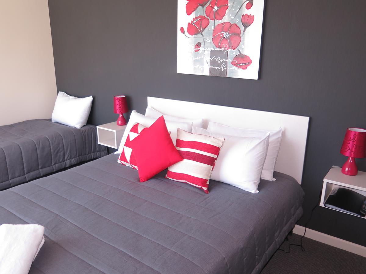 Mossburn Wheels And Reels Accommodation מראה חיצוני תמונה