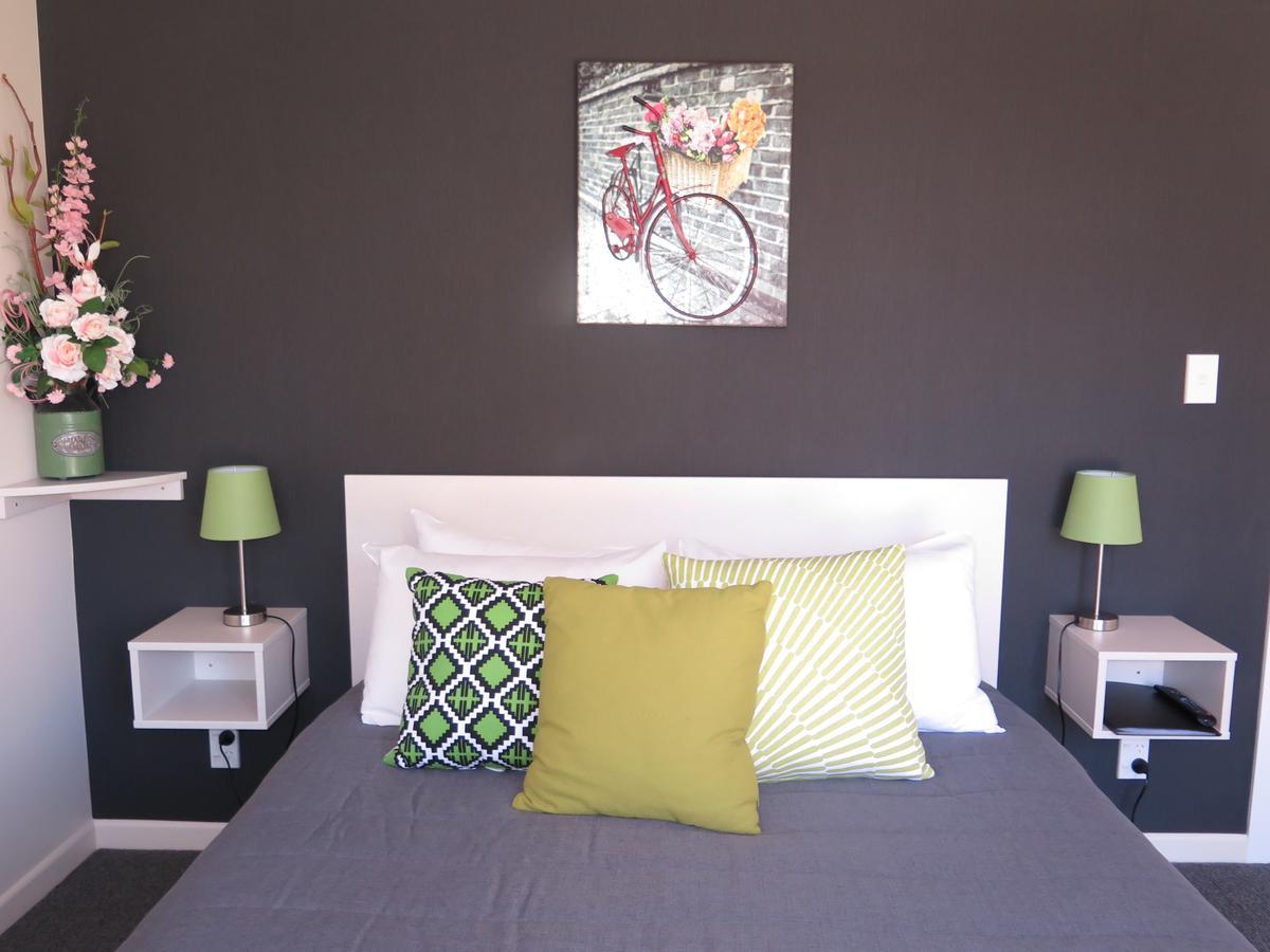 Mossburn Wheels And Reels Accommodation מראה חיצוני תמונה