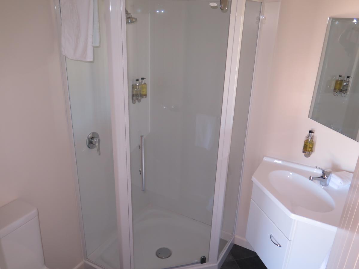 Mossburn Wheels And Reels Accommodation מראה חיצוני תמונה