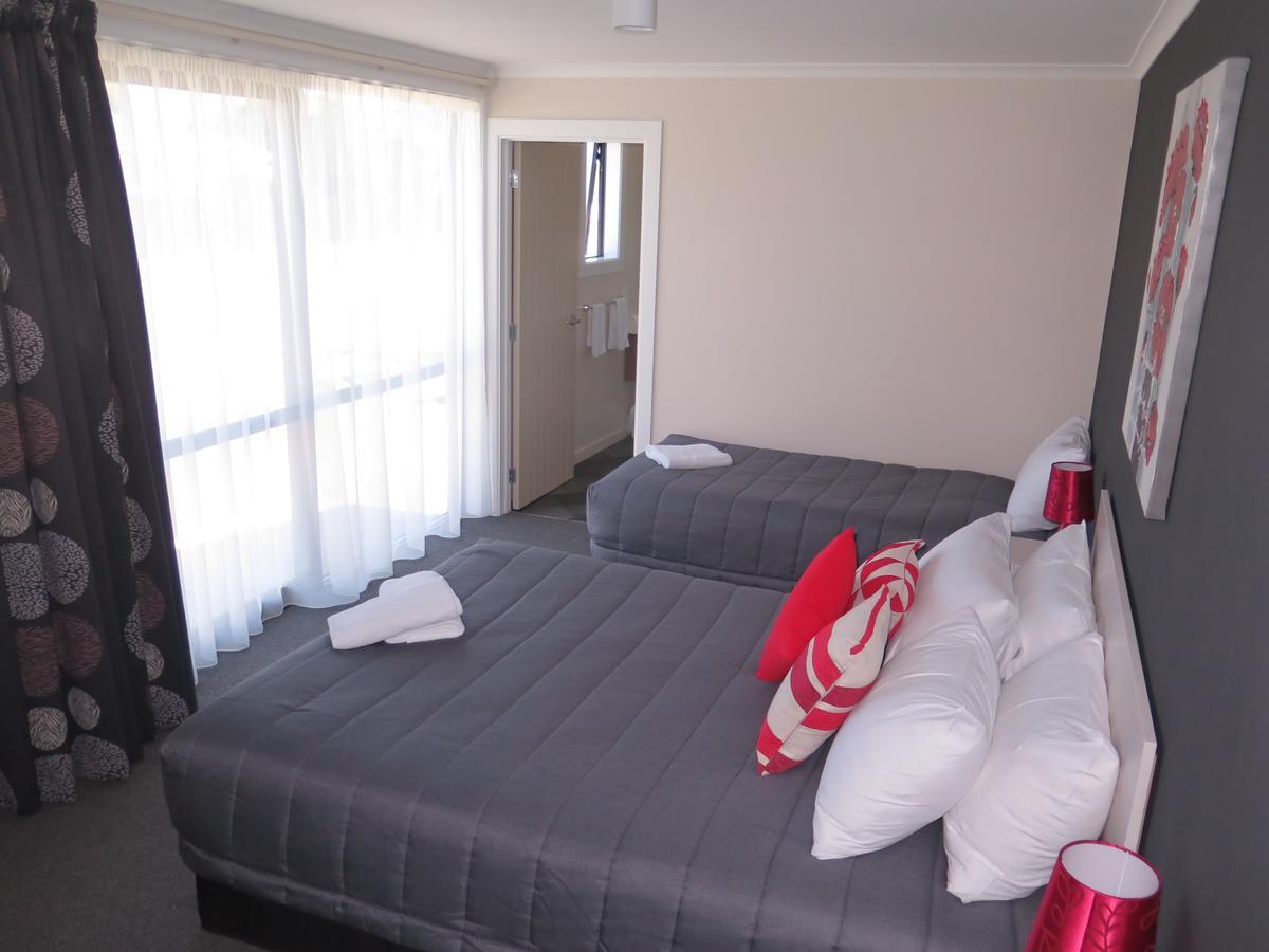 Mossburn Wheels And Reels Accommodation מראה חיצוני תמונה