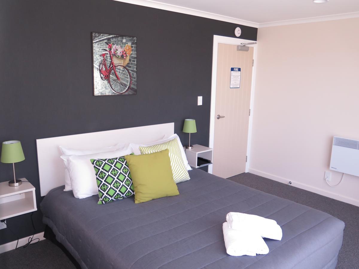 Mossburn Wheels And Reels Accommodation מראה חיצוני תמונה