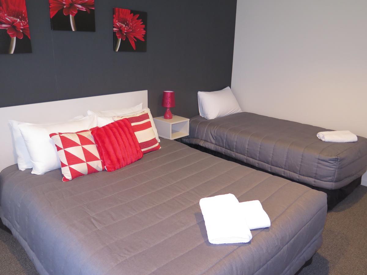 Mossburn Wheels And Reels Accommodation מראה חיצוני תמונה
